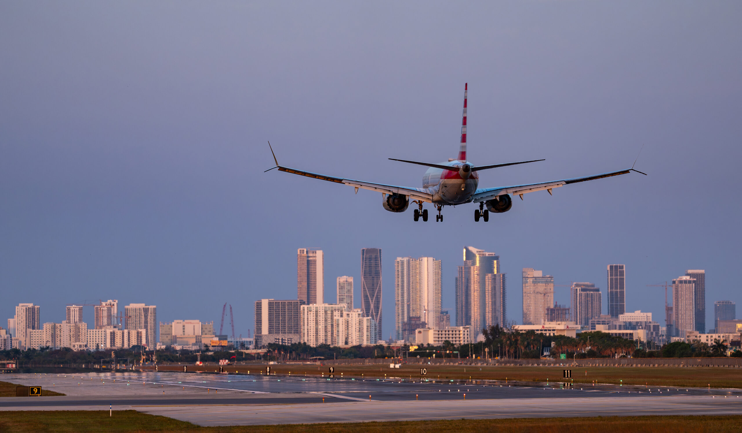 737 Max 8 Landing at Miami